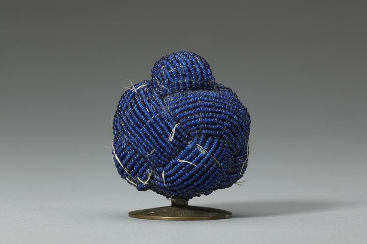 蓝色串料珠帽顶