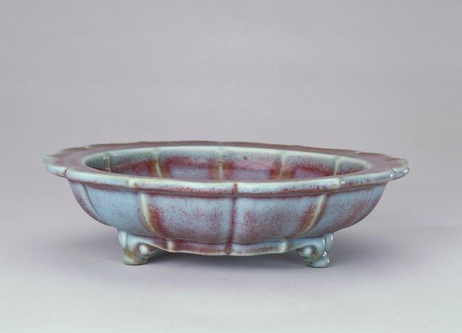 仿钧釉菱花式花盆托