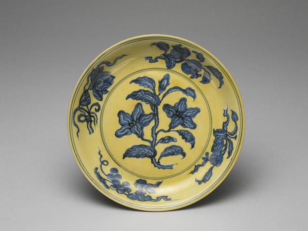 青花黄彩栀子花果纹盘
