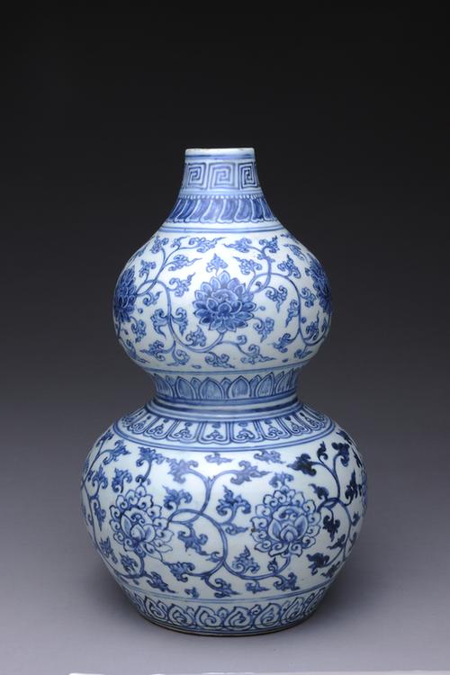 青花缠枝莲纹葫芦瓶