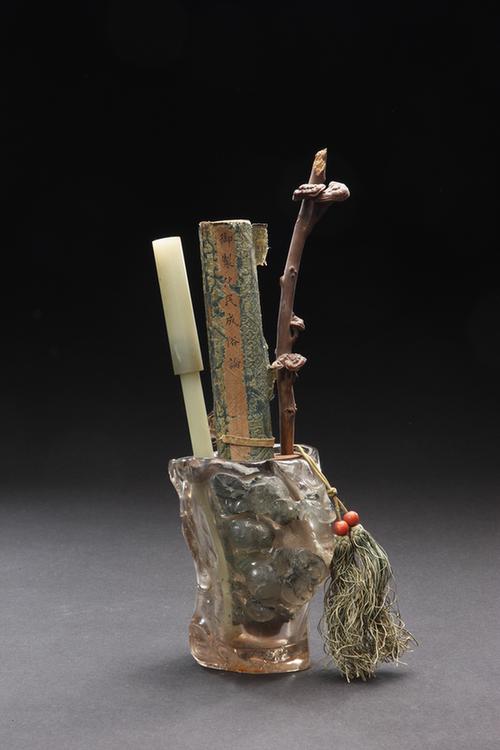 水晶松桩式笔筒