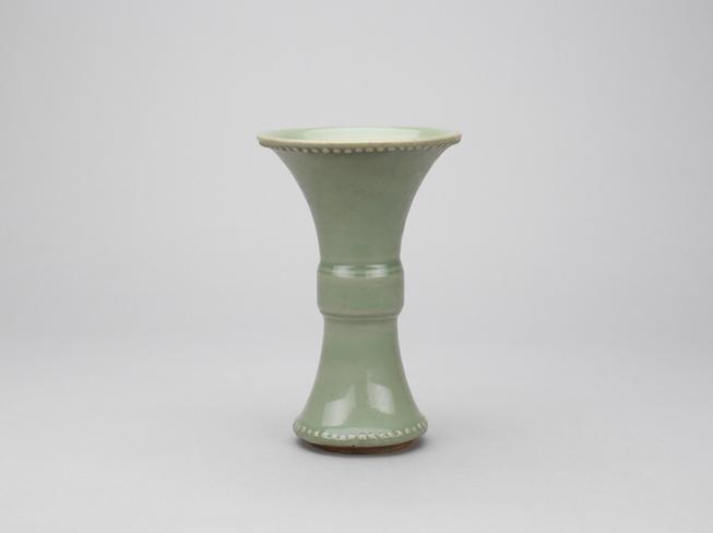 龙泉窑青釉花觚