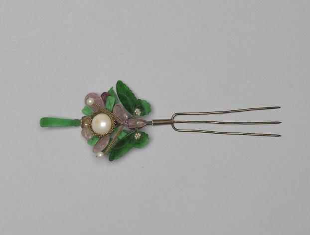 银镀金嵌珠花蝶耳挖钗