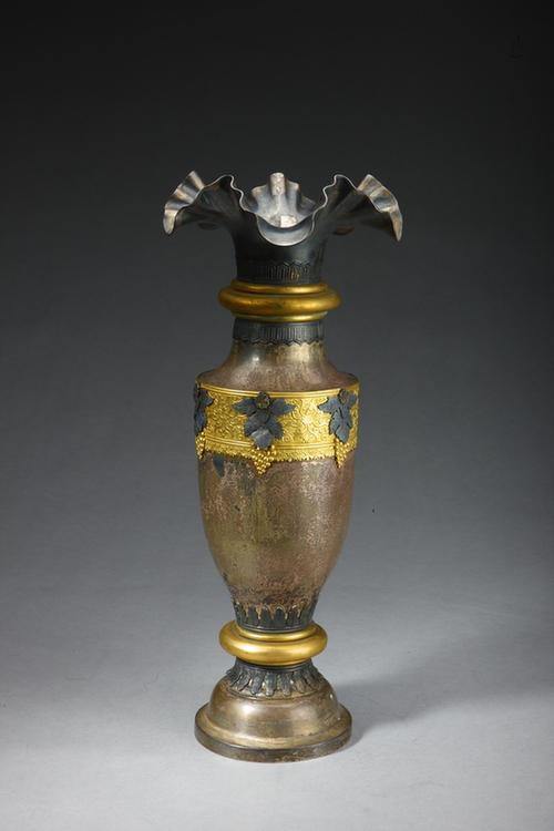 银贴花卷口花插