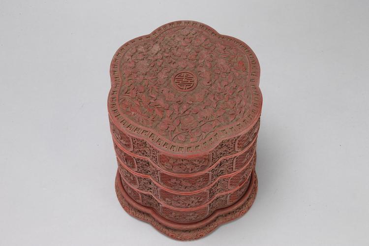 剔红花卉五蝠捧寿纹三层六瓣盒