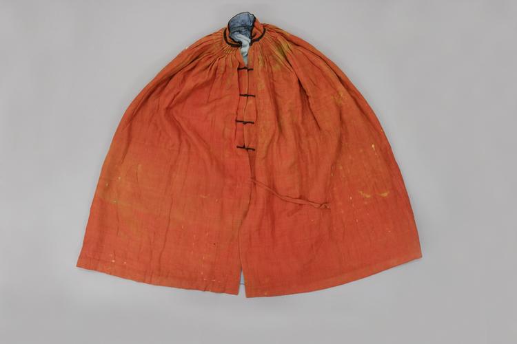 大红色秋海棠纹暗花绸小棉斗蓬