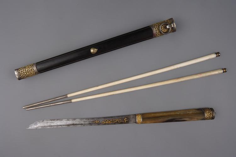 硬木包铜镀金牛角柄鞘刀