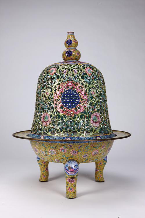 画珐琅花卉三足熏炉