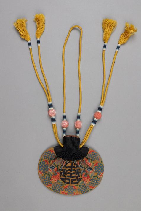 红青色缎口满纳盘肠如意寿纹椭圆荷包