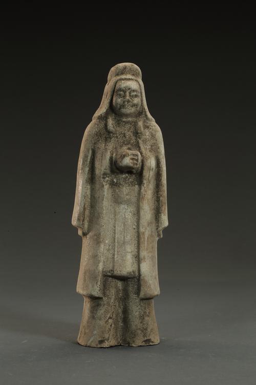 陶黄釉披风衣拱手男立俑