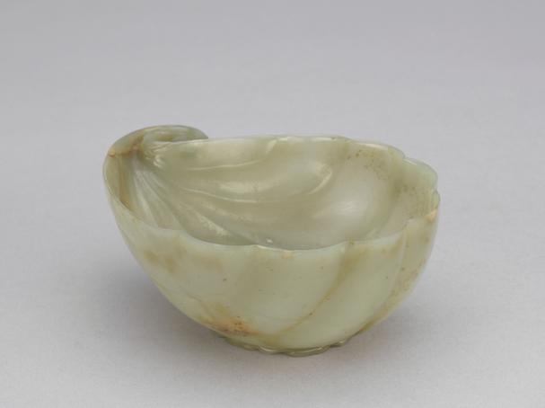 青玉花瓣纹花足洗