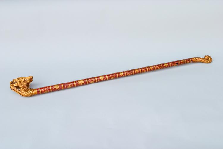 竹红漆描金朵莲纹龙形笛