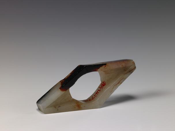 紫红色沁白玉剑璏