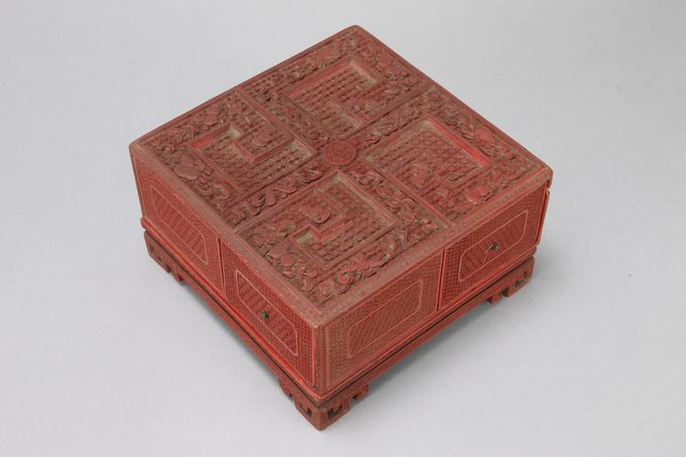 剔红锦地花果暗八仙纹方匣