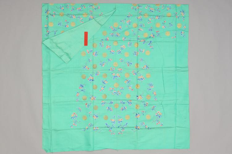 绿色绸绣浅彩海棠金寿字纹袍料