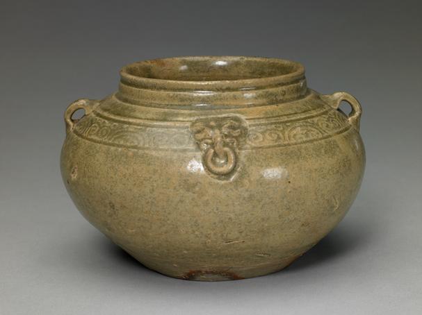 青釉塑贴铺首双系罐