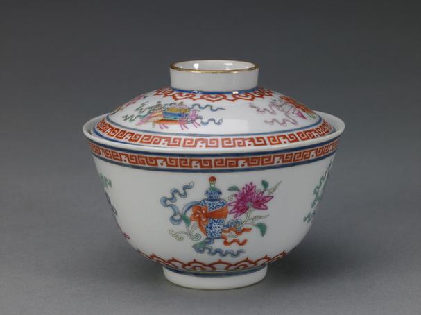 光绪款粉彩八吉祥纹盖碗