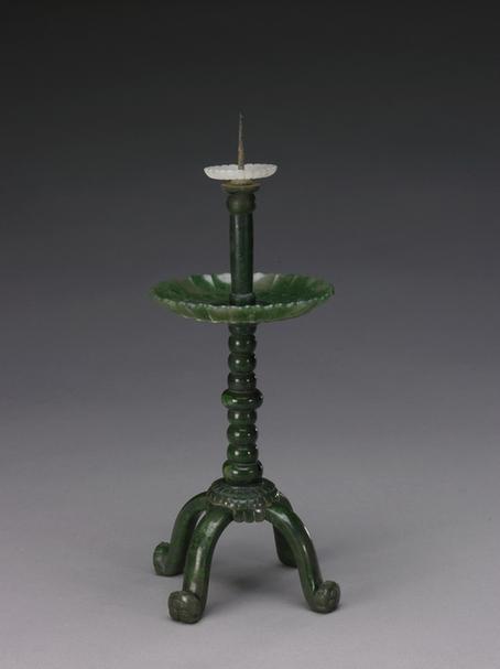 碧玉菊瓣式盘座四足烛台