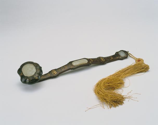 紫檀嵌金银丝柄镶白玉雕花果纹三镶如意