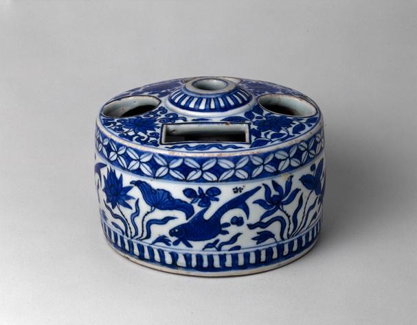 青花鱼藻图五孔香插