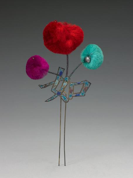 铜字镂空烧蓝千秋如意绒球花