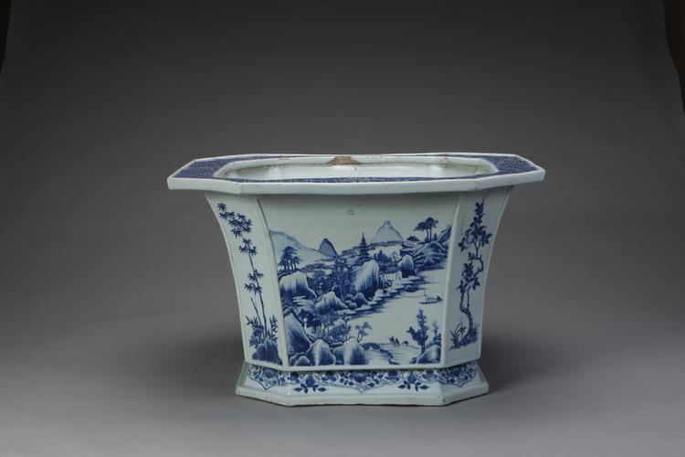 青花人物花果纹四方委角花盆