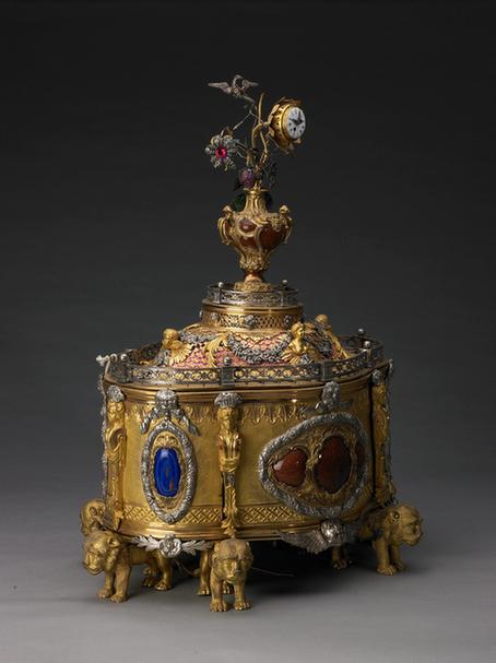 铜镀金嵌料石六狮驮瓶花音乐表