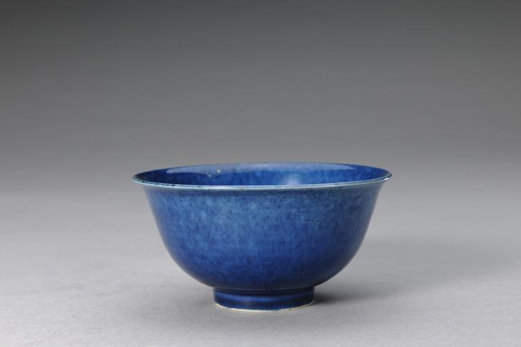嘉靖款洒蓝釉碗
