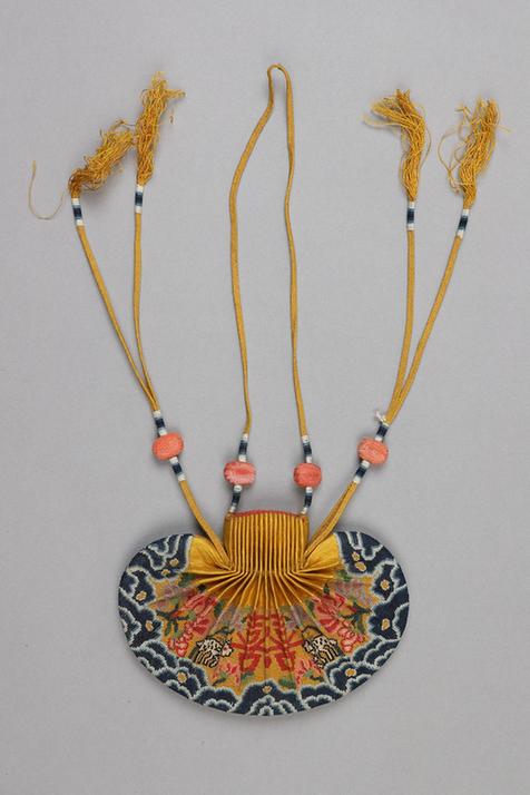 黄色缎口满纳菊花双喜小羊纹腰圆荷包