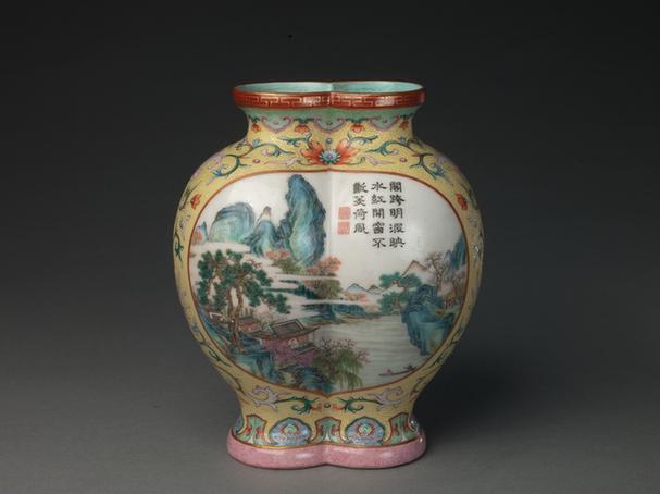 雍正款祭红釉梅瓶