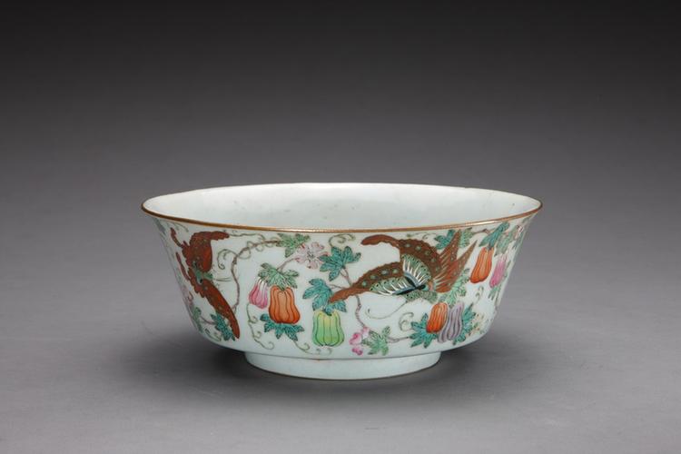 嘉庆款粉彩瓜蝶纹碗