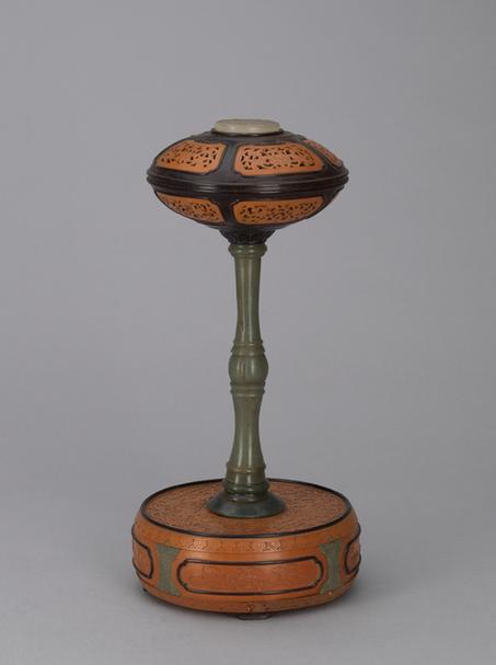 文竹嵌紫檀边碧玉柱冠架