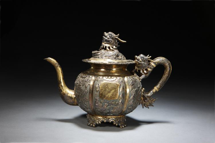 银六开光山水人物花卉图执壶