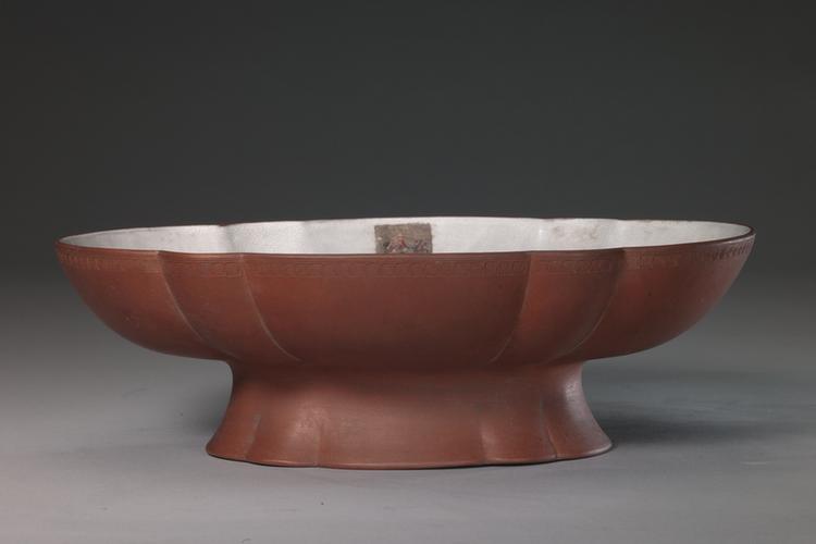 宜兴窑紫砂海棠式高足盘