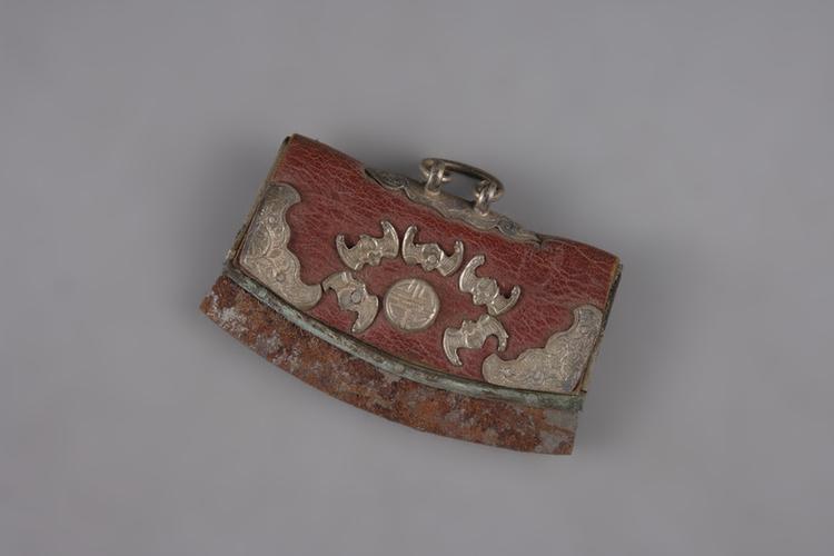 红色皮包银五福捧寿纹荷包式火燫
