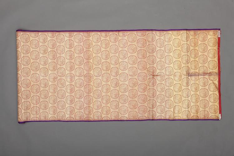 红色地小团龙纹回回织金锦