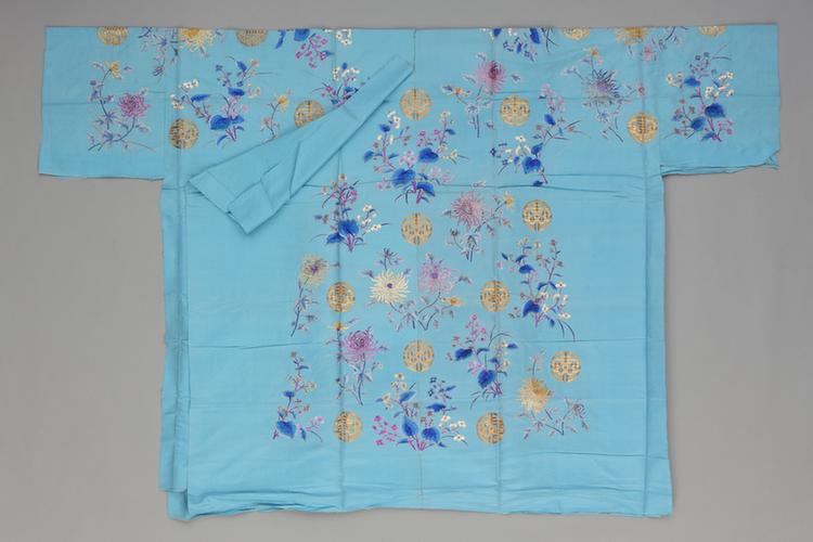 湖色绸绣浅彩菊花海棠金寿字纹袍料