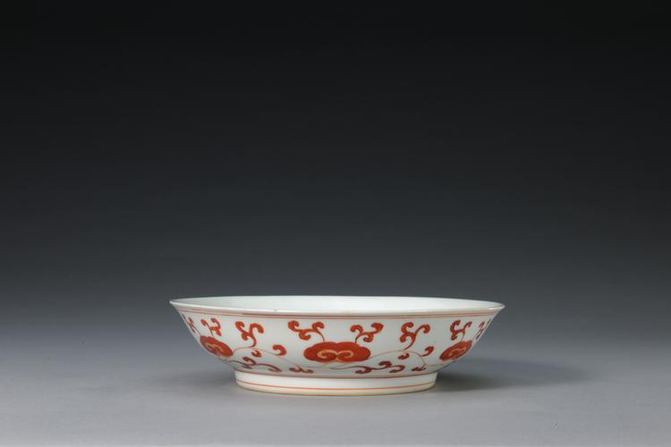 正德款红彩缠枝灵芝纹盘