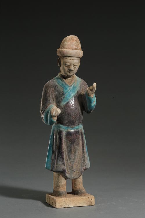 陶紫绿釉男立俑