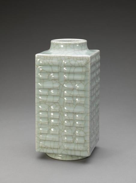 仿官釉八卦纹琮式瓶