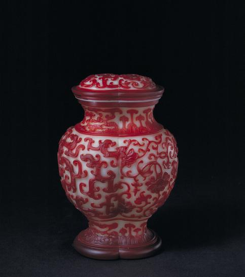 白色地套红色玻璃带盖双连瓶