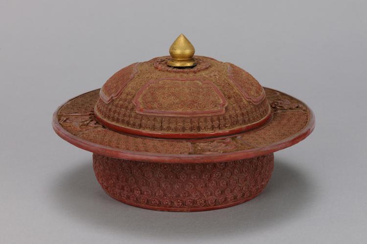 剔红开光暗八仙纹圆盒