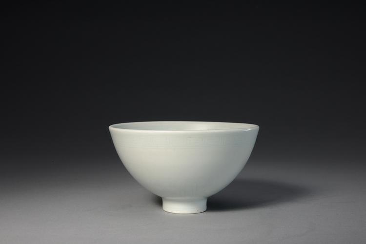 宣德款青白釉划花莲子碗