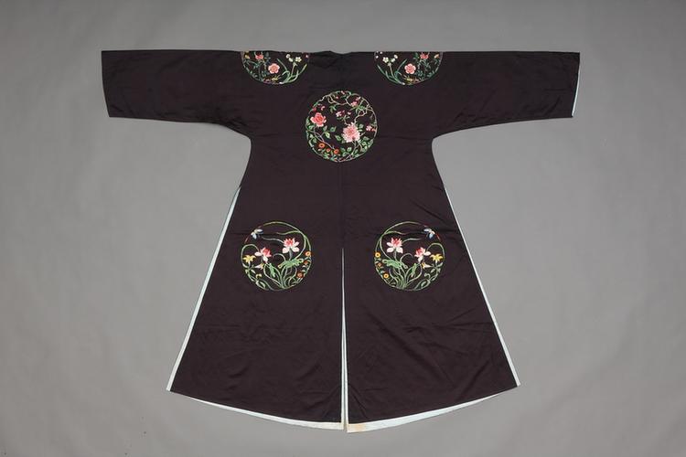 石青缎绣八团花卉女夹褂