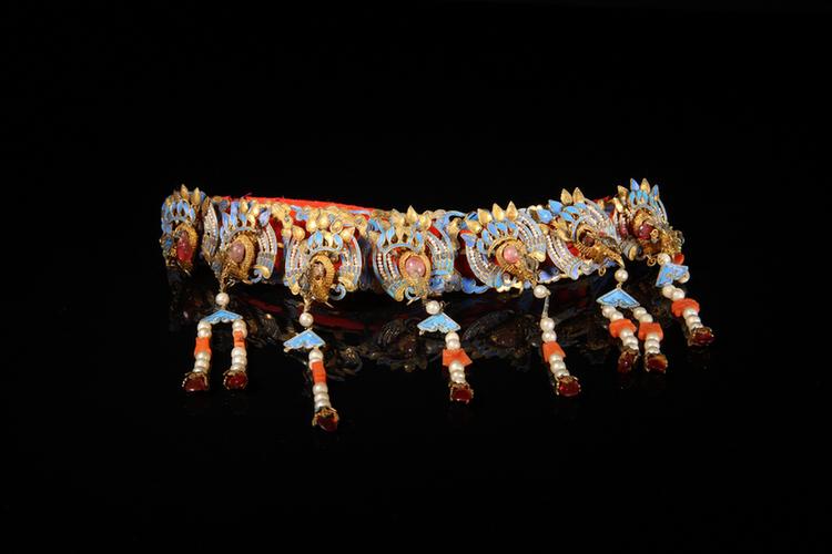 点翠镶料珠七凤纹头花