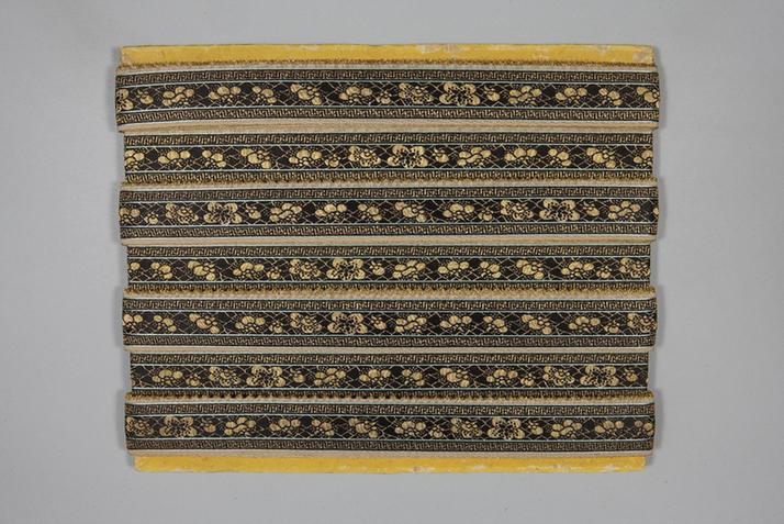 元青色缎地织金冰梅纹绦