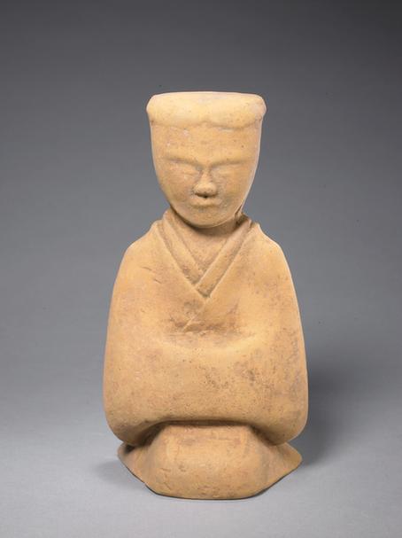 陶拱手女坐俑
