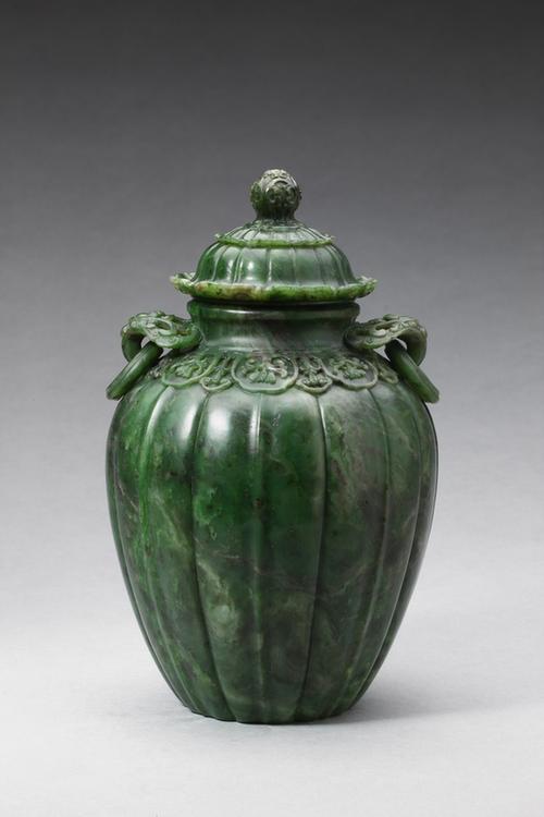 碧玉龙耳衔活环瓜棱式罐