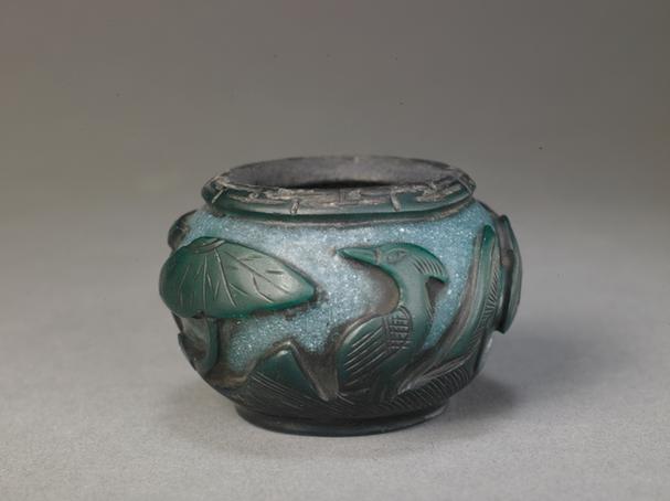 蓝色地套绿色玻璃鹭莲纹水丞