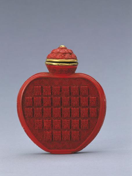 剔红寿字锦纹鼻烟壶